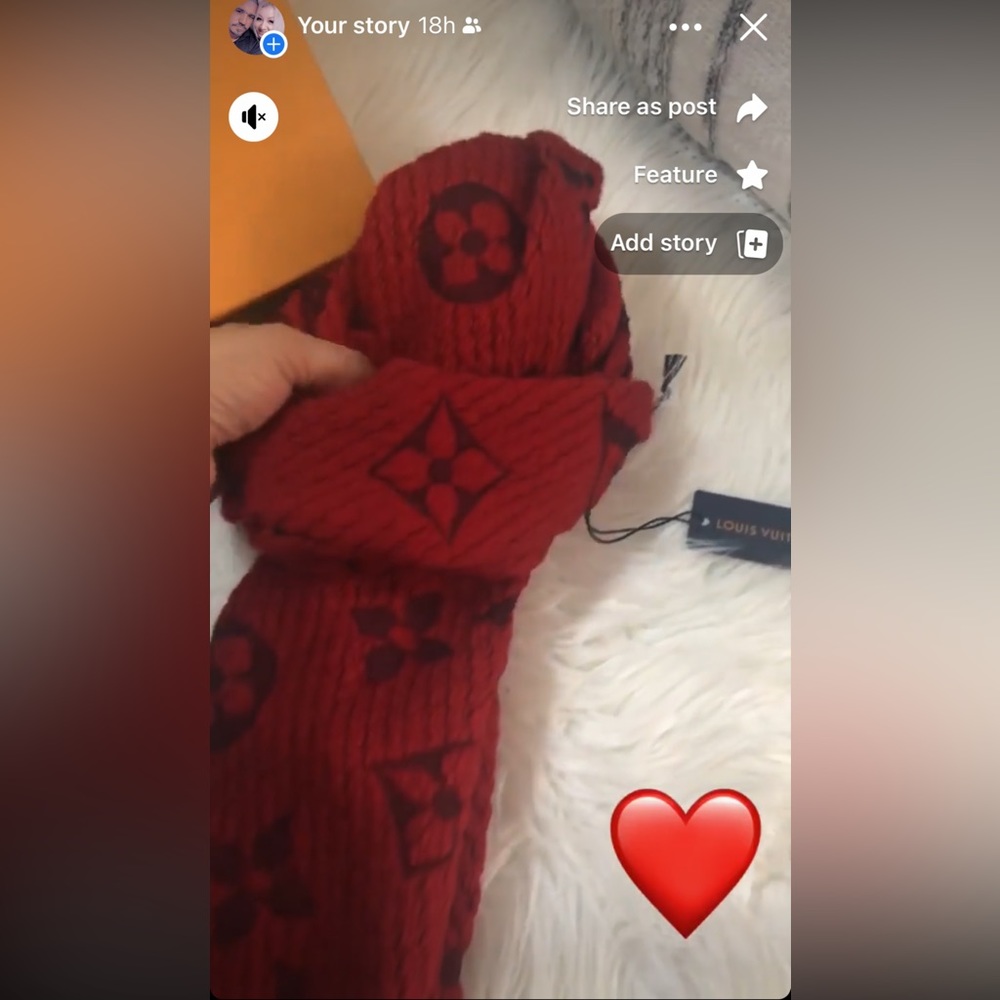 Louis Vuitton Ruby red scarf - Picture 3 of 3